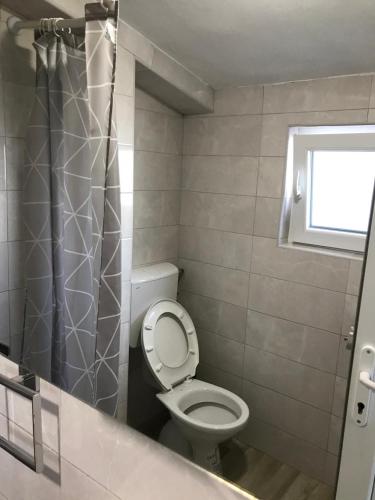 Apartman u sklopu kuce sa odvojenim ulazom! in บเยลิซี