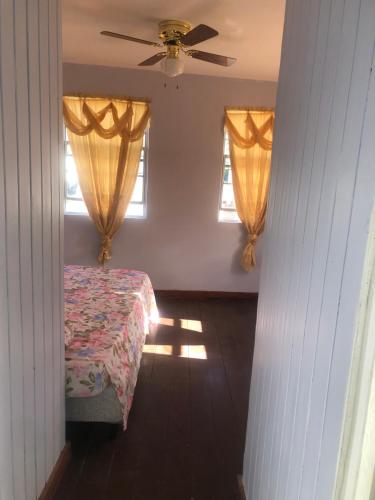 Patricias Retreat - above Food and Belly Restaurant in Бриджтаун
