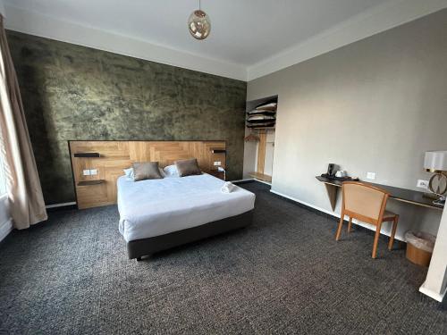 Brit Hotel Privilege Le Royal - Centre Gare in Troyes City Center