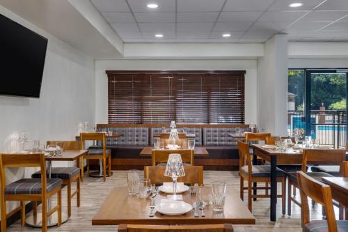 Four Points by Sheraton Greensboro Airport - image 6