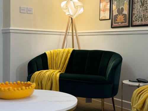 Large House for 21 - Nottingham City in 倫頓