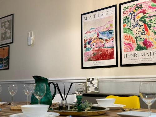 Létesítmények, Large House for 21 - Nottingham City near Industrial Múzeum