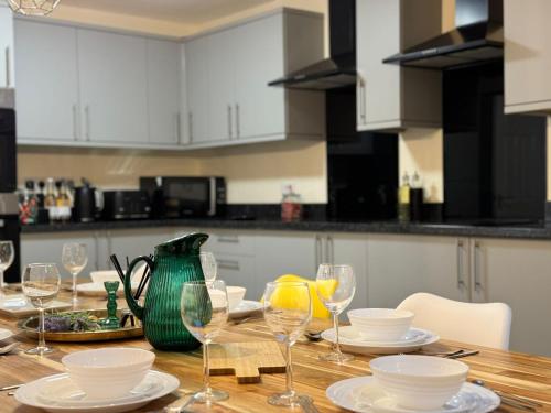 Létesítmények, Large House for 21 - Nottingham City near Industrial Múzeum