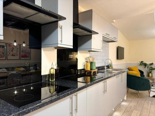 Létesítmények, Large House for 21 - Nottingham City near Industrial Múzeum