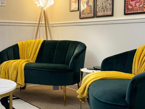 Large House for 21 - Nottingham City in 倫頓