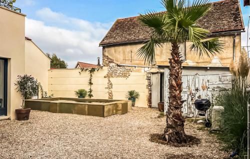 Swimming pool, Beautiful Home In Gommecourt in Sainte-Genevieve-les-Gasny