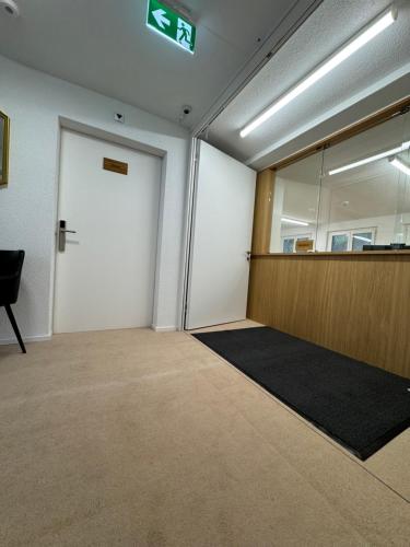 ردهة, Business Hotel Riverside in لوفين