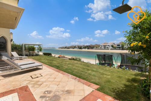 Keysplease Upgraded 4 BR Beach Villa W Private Beach Palm - image 7