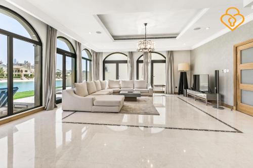 Keysplease Upgraded 4 BR Beach Villa W Private Beach Palm - image 4