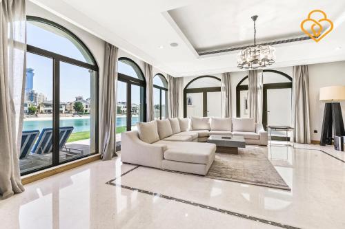 Keysplease Upgraded 4 BR Beach Villa W Private Beach Palm - image 2