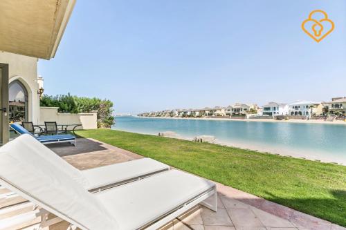 Keysplease Upgraded 4 BR Beach Villa W Private Beach Palm - image 14
