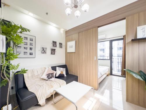 1 queen bed, 1 sofa bed
