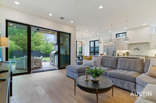 Pool Jacuzzi Covered Patio in Family 4BD 3BA East Austin Home by Austin Vacay