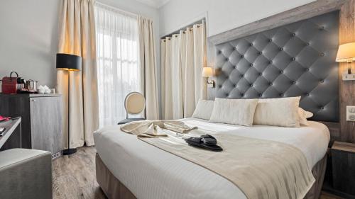 Standard Double Room with Garden View image 8