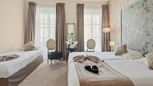Triple Room with City View image 8