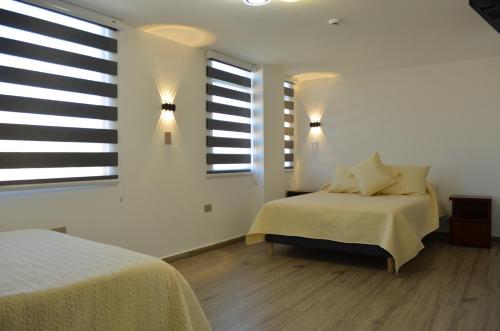 1 double bed, 2 twin beds