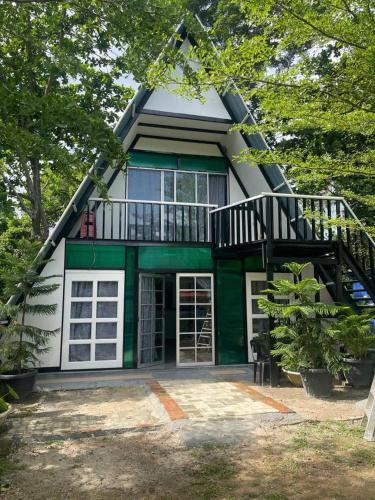 BungaVilla Chalet in กัมปุงบากันปีนัง