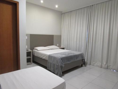 Economy Triple Room image 7