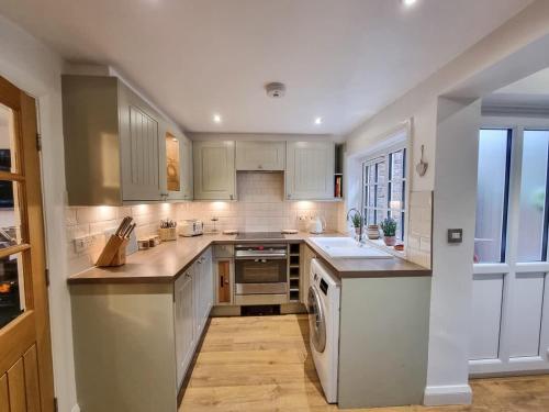 Cocina, Stunning Cottage in Knutsford by City SuperHost in Knutsford