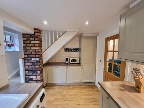 Cocina, Stunning Cottage in Knutsford by City SuperHost in Knutsford