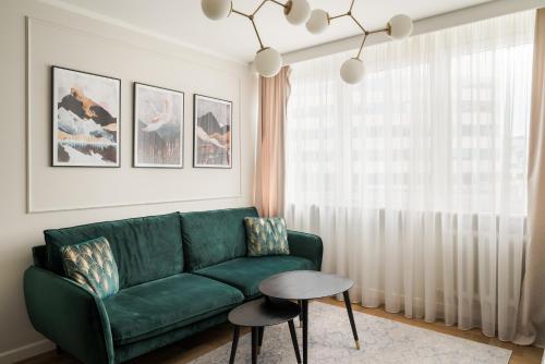 Metro Wierzbno Deluxe Apartment by BookingHost, Warsaw
