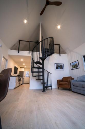 Gorgeous Modern Chalet In The Woods