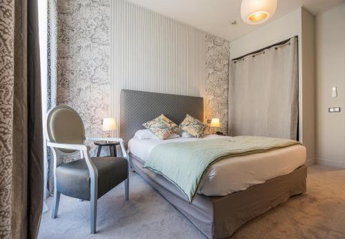 Superior Double Room with City View image 8