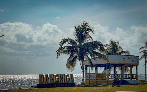 Tuvākā izklaides vieta, Bonefish Hotel in Dangriga