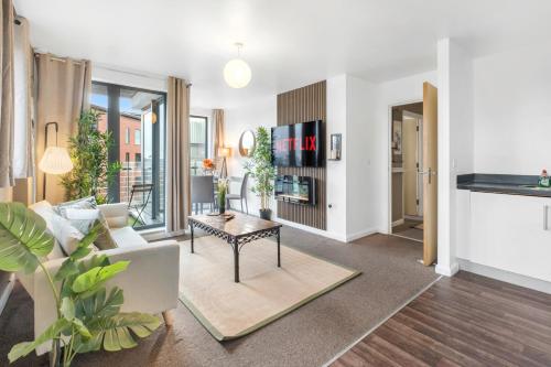 Orient City Loft with Free Parking, Balcony, and Netflix, Бирмингем (фото 8)