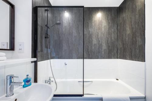 Orient City Loft with Free Parking, Balcony, and Netflix, Бирмингем (фото 6)