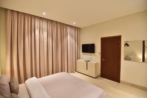 Three-Bedroom Villa image 9