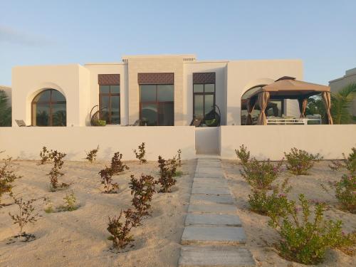Three-Bedroom Villa image 7