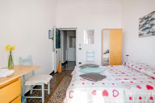 Double or Twin Room with Shared Bathroom image 8