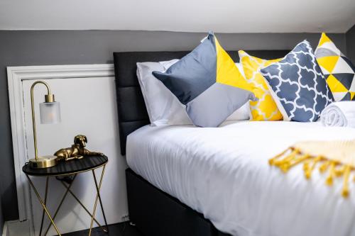 Quiet Top-Floor Retreat -Modern Studio for 2 - Islington, London