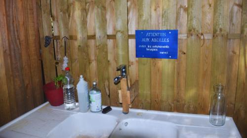 Chambre scandinave dans un parc forestier Chambre scandinave dans un parc forestier