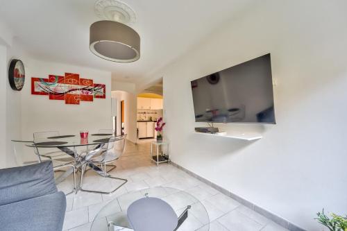 Modern 2BR Flat - Haut de Nice near Monastere de Cimiez