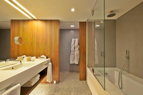 Altis Prime Hotel - image 6