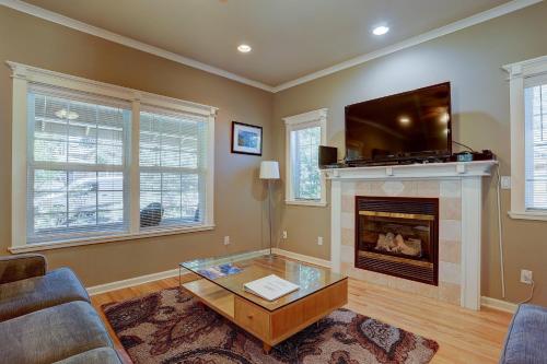 Westside Walkable-AC-3BR/2.5BA - image 14