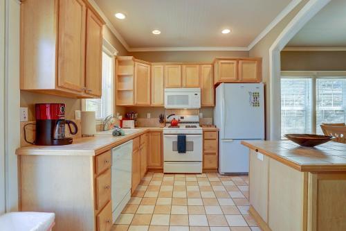 Westside Walkable-AC-3BR/2.5BA - image 10