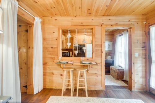 Lawndale Studio with Deck Near South Mtn State Park in Lawndale, USA