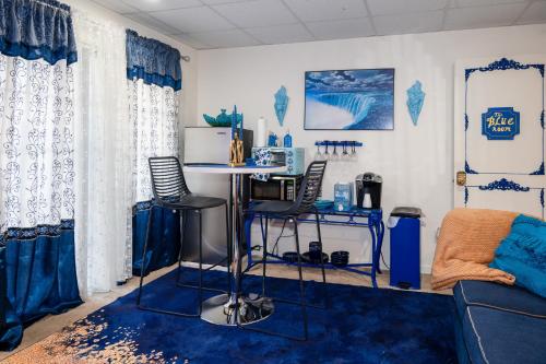 THE BLUE ROOM Luxury suite in Dover (DE)