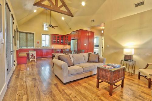Fall Creek Vineyards Wine Country Inn – Dripping Springs, TX
