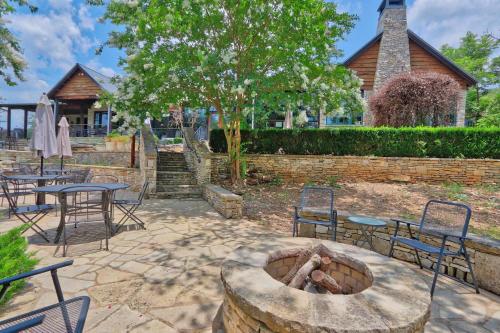 Fall Creek Vineyards Wine Country Inn – Dripping Springs, TX