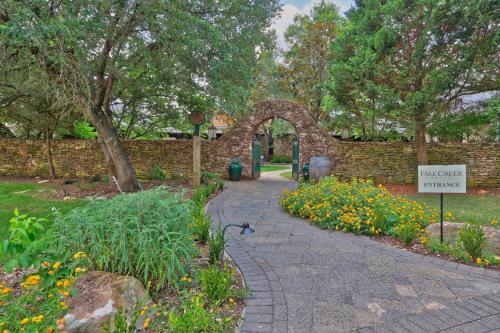 Fall Creek Vineyards Wine Country Inn - image 10
