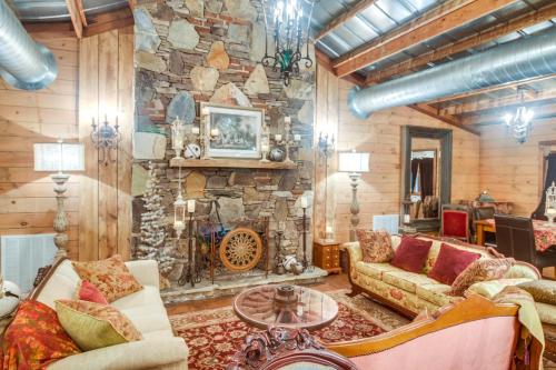 Spacious Lawndale Studio - Near Hiking Trails! in Lawndale, USA