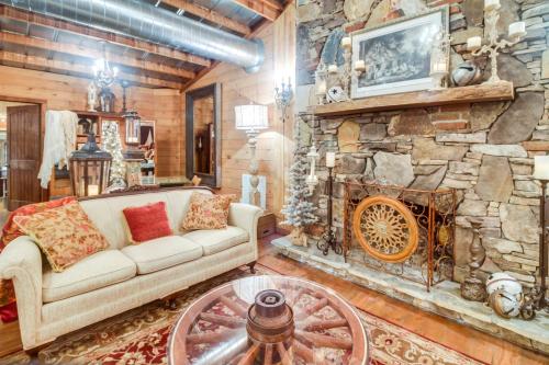 Spacious Lawndale Studio - Near Hiking Trails! in Lawndale, USA