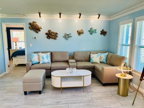 Stunning single family home with private pool on the quiet south end of Fort Myers Beach thumb 4