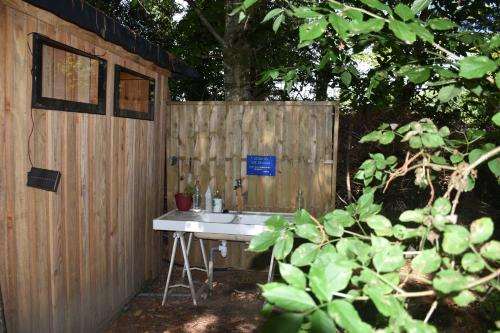 Chambre scandinave dans un parc forestier Chambre scandinave dans un parc forestier