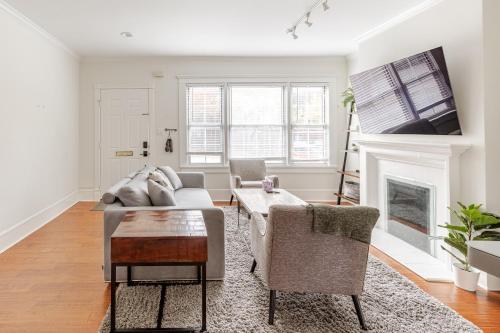 Charming 4br Duplex In Oak Lawn Private Backyard in Dallas, USA