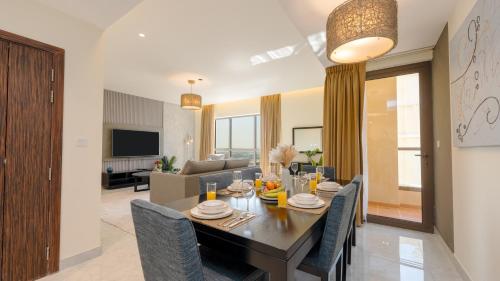 Regent Sea View 2BR Apartment JBR Beach Walk - next to Bluewater Island & Dubai Eye, Дубай (фото 3)